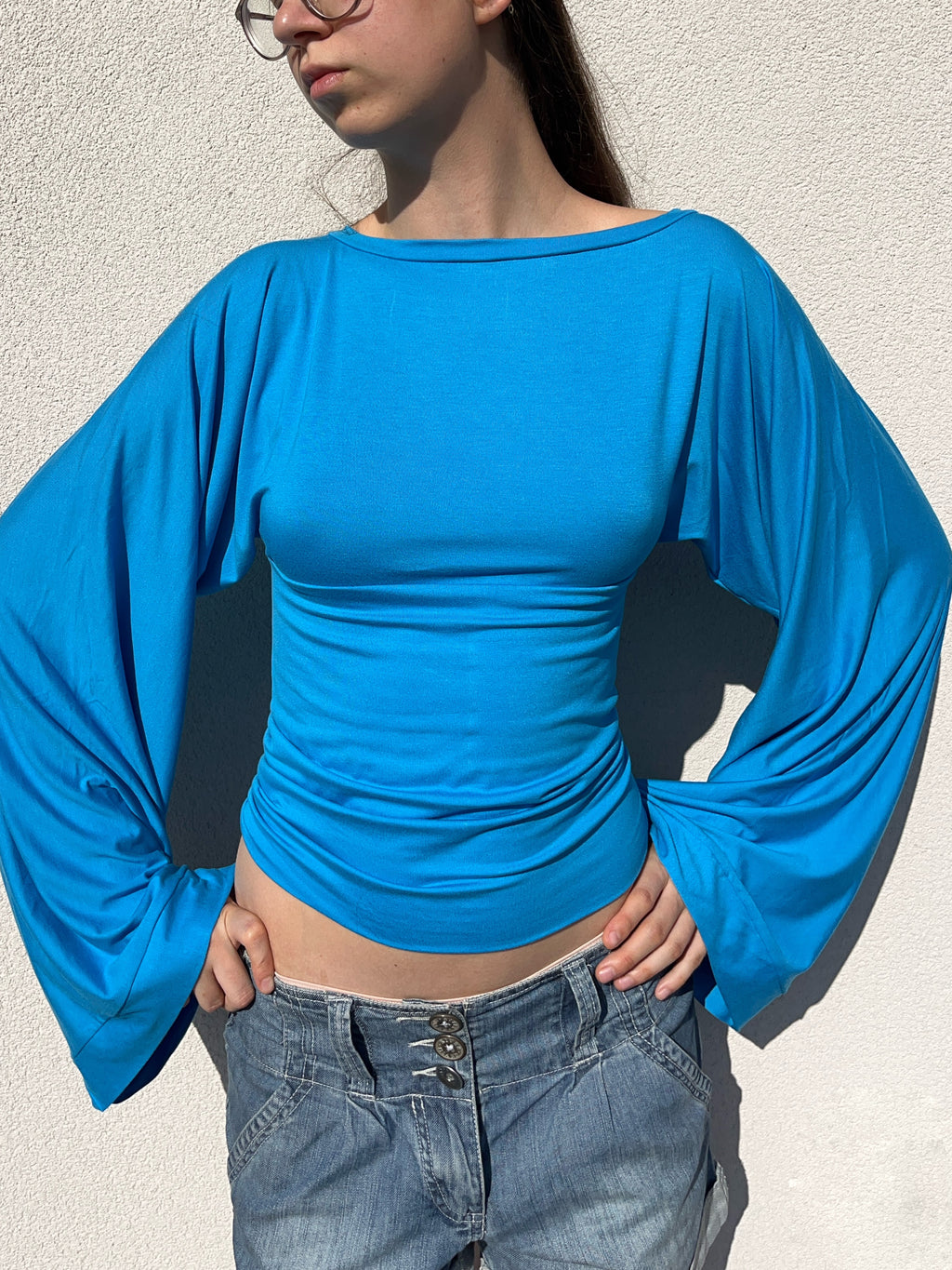 Widesleeve azure